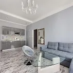 Mikolajska 5 *