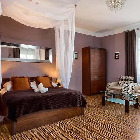 Apartment Mikolajska 5 *