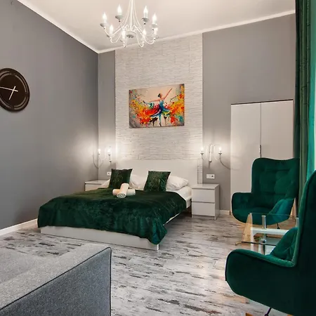 Apartment Mikolajska 5 *