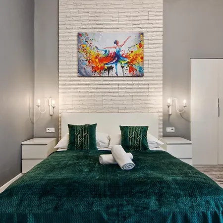 Mikolajska 5 *