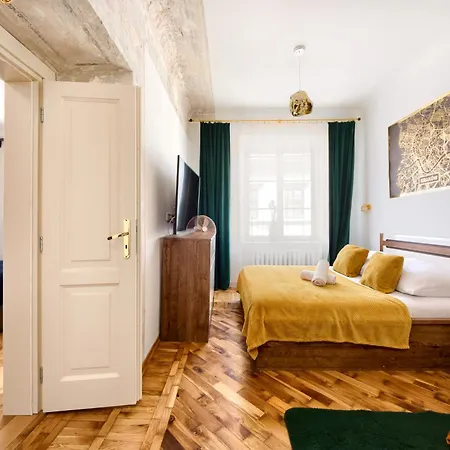 Mikolajska 5 *