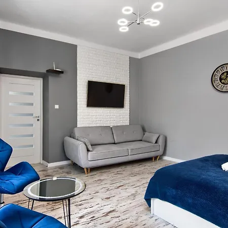 Mikołajska 5 *